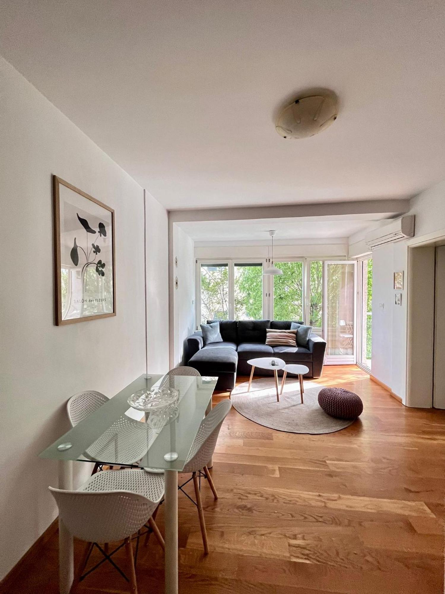 Sunny Apartment *